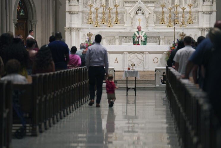 After Roe’s demise, clergy lead faithful in praise, laments